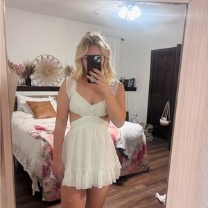 Elegant White Sleeveless Dress